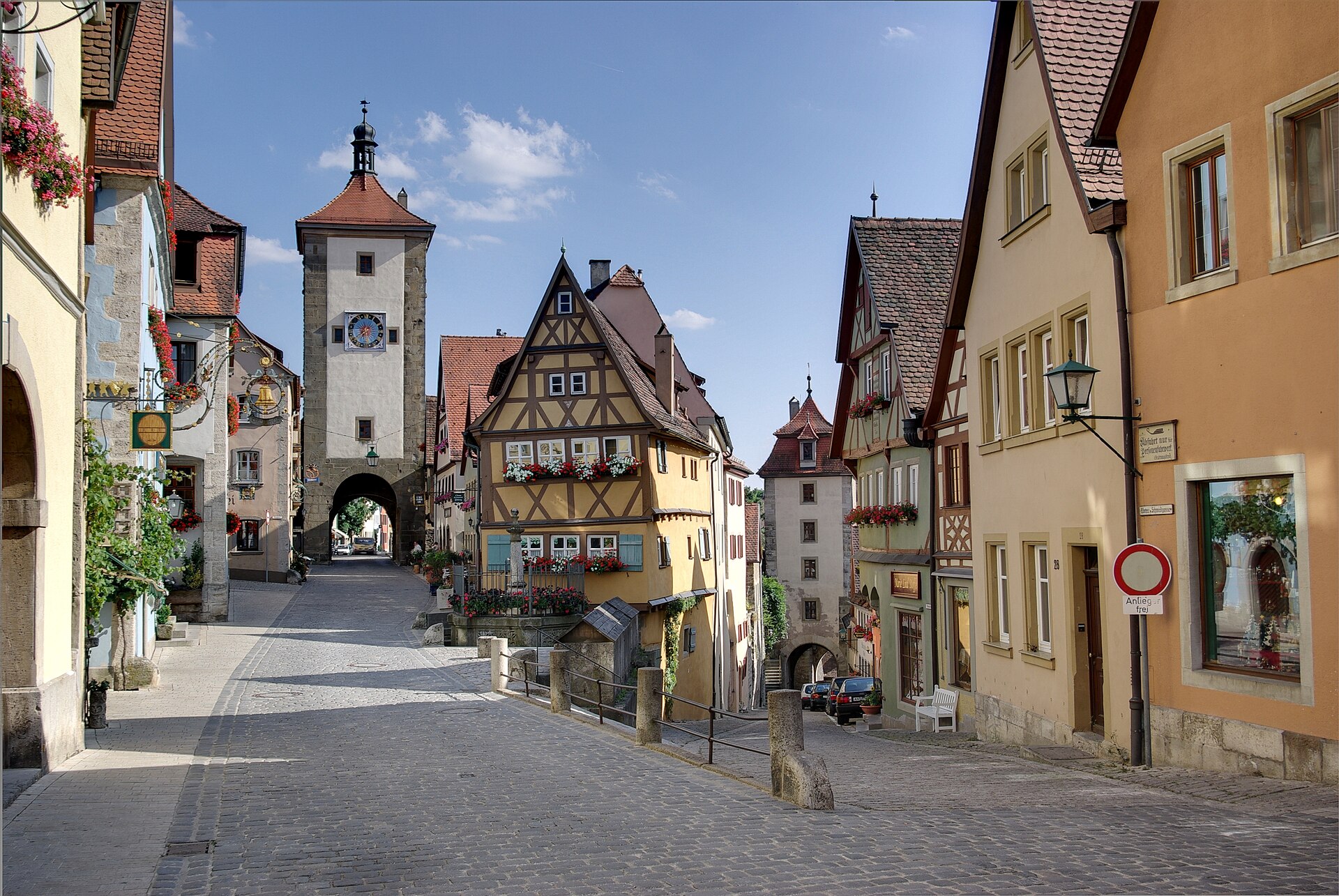 Rothenburg ob der Tauber, the place is called Plönlein a former marketplace, on the left side the Siebers-gate on the right the Kobolzeller-gate